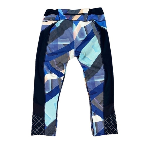 𝅺Athleta Women’s Electric Geo Sonar Capri Tights Blue Black & White Colors Sz M - Picture 6 of 15